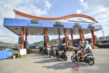 Arus mudik di Pelabuhan Lembar masih landai jelang Lebaran 2024