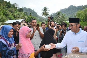 16 Orang Tinggal Satu Atap, Program Semata Jilid IV Bantu Keluarga Miskin di Bungus
