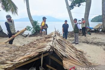 Angin kencang Pantai Bidadari OKU Selatan  rusak sejumlah fasilitas umum