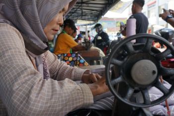 Jasa permak baju Lebaran di Tulungagung