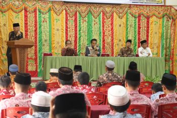 Bulan penuh berkah, YBM PLN Bukittinggi serahkan 80 beasiswa santri