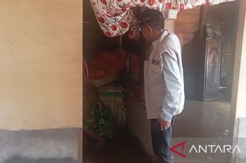 Tim gabungan Pemkab Pasaman Barat bantu bersihkan material banjir di Sinuruik (Video)