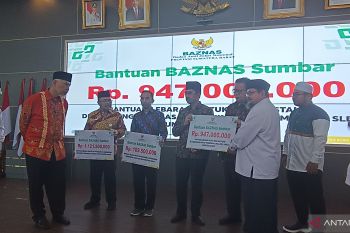 Baznas Sumbar salurkan bantuan Lebaran untuk ribuan mustahik