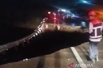Dua orang terluka akibat longsor di Tol Bocimi Sukabumi KM 64-600