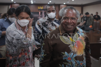 Bupati Mimika bersaksi untuk kasus korupsi Gereja Kingmi Mile