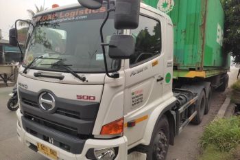 Wanita pengendara sepeda motor tewas tergilas truk trailer di Cilincing