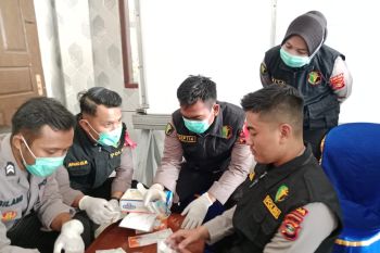Polda Lampung cek urine sopir bus pastikan mudik aman
