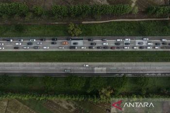 Korlantas mulai berlakukan satu arah di jalur tol siang ini