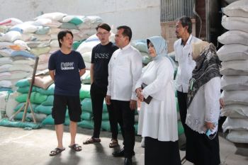 Pj Wali Kota Probolinggo pastikan stok sembako aman jelang Lebaran