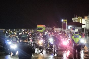 Ribuan pemudik motor berdatangan di Pelabuhan Bakauheni Lampung