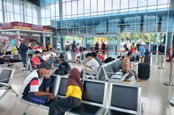 Ribuan pemudik pejalan kaki terus padati dermaga reguler Pelabuhan Bakauheni
