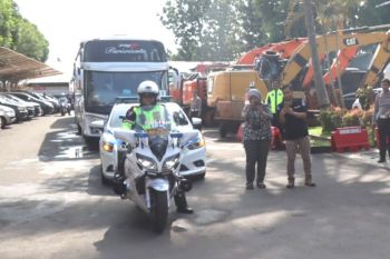 Polres Garut berangkatkan 150 orang mudik gratis gunakan 3 bus