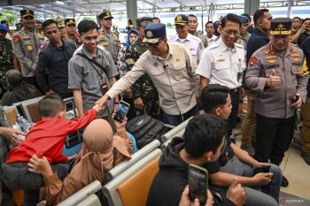 Menhub dan Kapolri tinjau arus mudik Stasiun Pasar Senen
