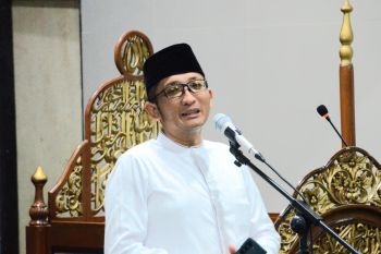 Safari Subuh di Masjid Ikhwanul Muslimin, Hendri Septa : Kita Jaga dan Bekali Generasi Muda!