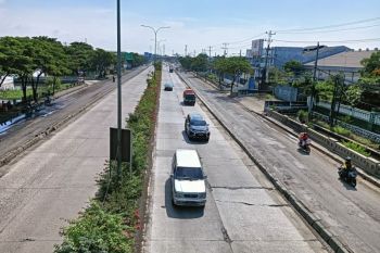 Lalu lintas di Jalan Kaligawe Semarang arah Pantura lancar