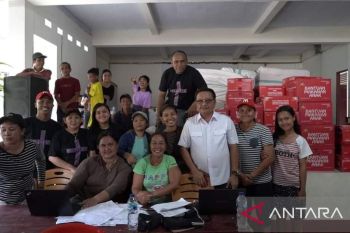 Pemprov Sulut serahkan bantuan korban banjir dan longsor  di Bitung