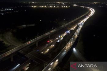 Penerapan lajur lawan arus KM 48-70 Cikampek ditutup sementara imbas kecelakaan