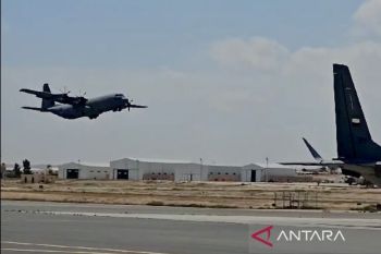 TNI AU kerja sama AU Yordania terjunkan bantuan langsung ke Gaza