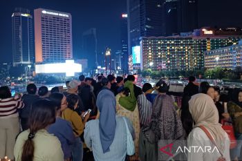Kawasan Bundaran HI ramai dikunjungi warga pada malam takbiran