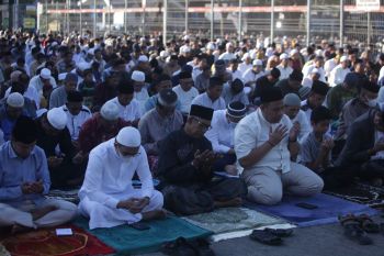 Pelindo group gelar shalat Idul Fitri di area Pelabuhan Makassar