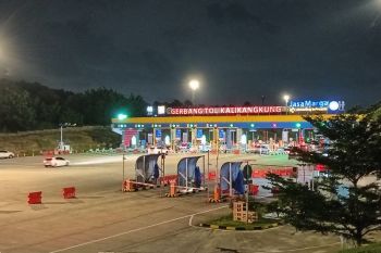 Arus mudik masuk Gerbang Tol Kalikangkung masih cukup tinggi