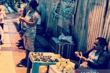 Mama Papua manfaatkan ketrampilan membuat ketupat tambah pendapatan
