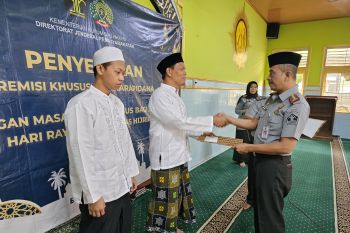 165 warga binaan Lapas Bojonegoro terima remisi