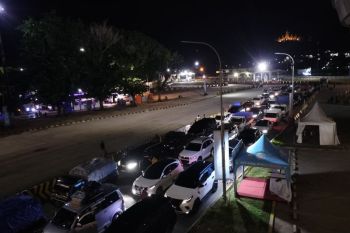 Dermaga Eksekutif dipadati kendaraan pada hari kedua lebaran