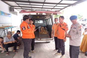 Tiga wisatawan asal Gresik terseret ombak Pantai Paseban di Jember