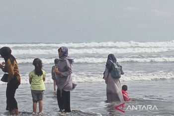 BMKG imbau wisatawan pantai selatan Jabar-DIY waspadai potensi pasang