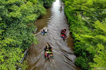 Libur lebaran di wisata irigasi persawahan Nganjuk