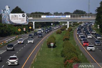 Pemberlakuan sistem satu arah di Tol Trans Jawa untuk memperlancar arus balik