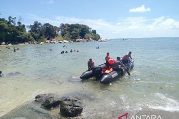 Objek wisata Pantai Trikora di Bintan Kepri dipadati ribuan pengunjung