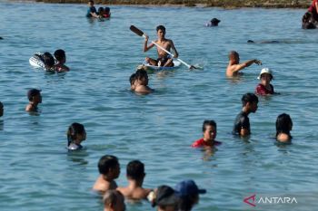 Wisatawan nikmati momen hari terakhir libur lebaran 2024