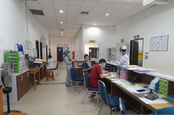Pemrov Sultra tetap tidak liburkan sejumlah pelayanan masyarakat selama libur Idul Fitri