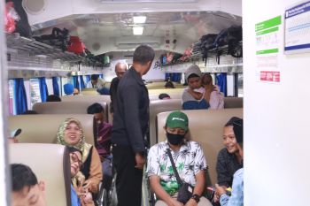 Ribuan pemudik naik KA di Jember untuk angkutan Lebaran