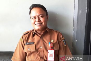 Kesbangpol sebut 33 orang bertugas mengibarkan bendera di Kabupaten Tanah Laut
