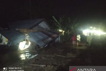 Banjir bandang terjang Desa Balongga, satu rumah hanyut