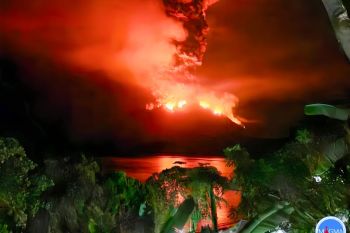 Berita unggulan terkini, Gunung Ruang berstatus siaga hingga stok BBM dipastikan aman di tengah konflik Iran-Israel