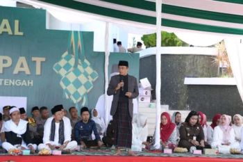 Pemkab Lombok Tengah menggelar tradisi Lebaran Topat