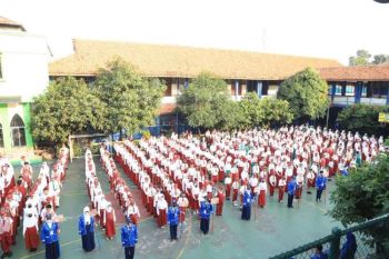 Pemkot Tangerang pastikan bantuan pendidikan gratis tetap ada.