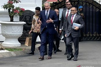 Presiden Jokowi dan PM Tony Blair bahas rencana investasi energi di IKN