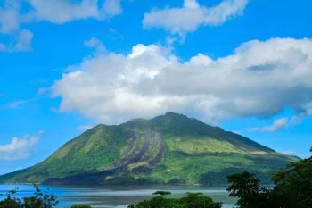 Erupsi Gunung Ruang melumpuhkan peralatan seismik