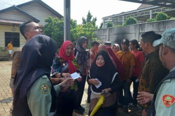Pemkot Bandarlampung salurkan bantuan kepada 842 warga terdampak banjir