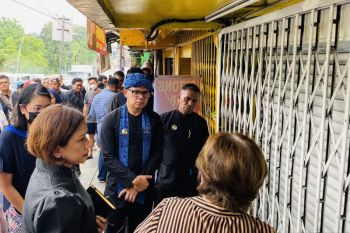 Penataan pertokoan kawasan Jembatan Otista Kota Bogor hampir rampung