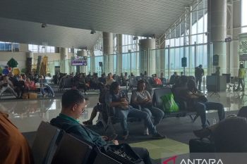 Bandara Sam Ratulangi Manado ditutup akibat erupsi Gunung Ruang