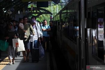 Penumpang masih memadati stasiun di Daop Surabaya H+7 Idul Fitri