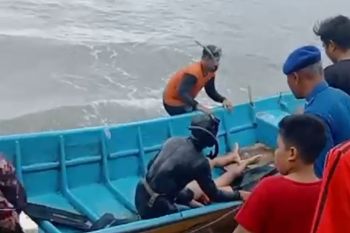 Tiga bocah tergulung ombah Pantai Trenggalek, satu tak terselamatkan