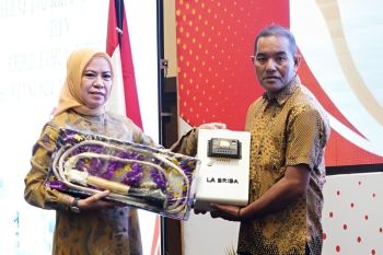 Brida Sulteng serahkan bantuan alat pemanggil ikan kepada nelayan