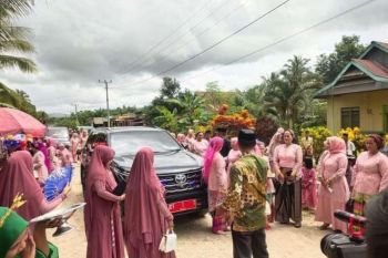 Mobil dinas Bupati Koltim siap layani gratis antar pengantin